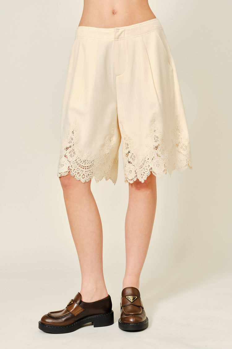 LACE HEMMING DETAIL CLASSIC LONG SHORTS