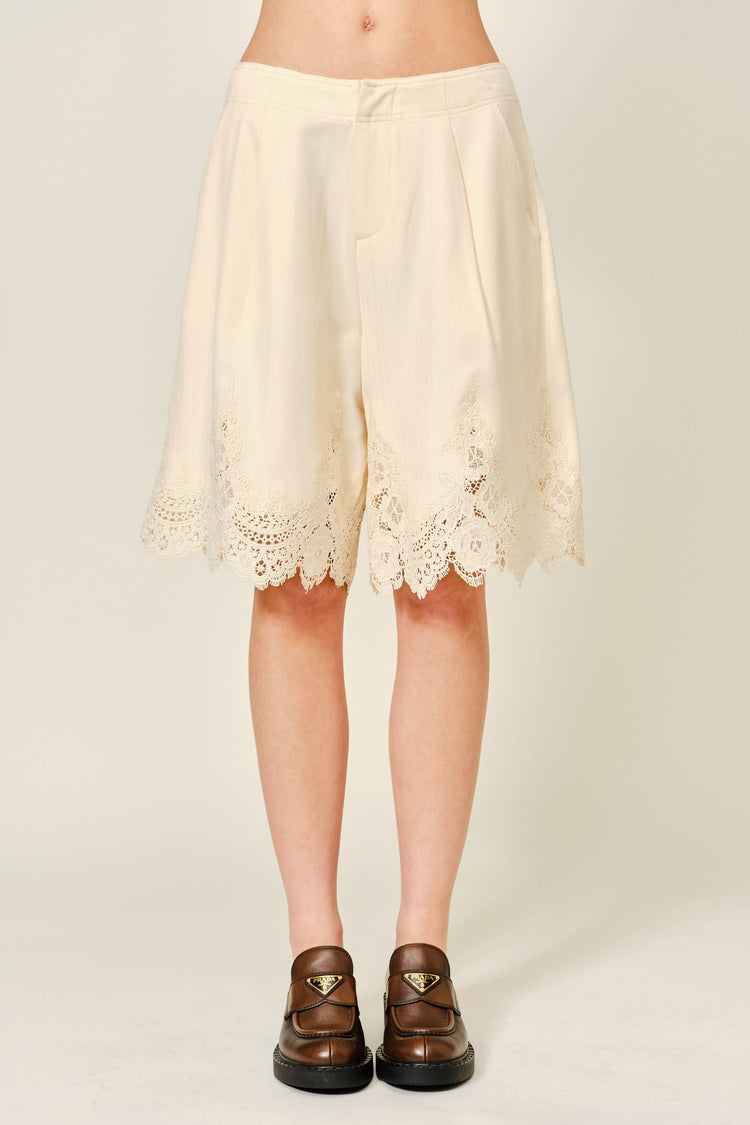 LACE HEMMING DETAIL CLASSIC LONG SHORTS