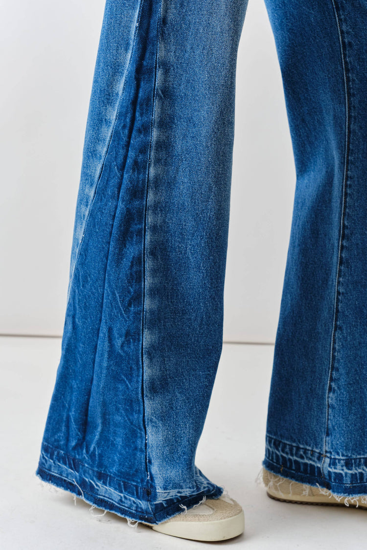 CONTRASTING PANEL SLIM FLARE JEANS