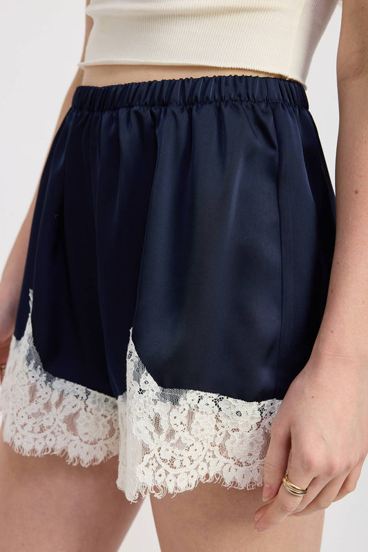 SATIN PAJAMA SHORTS WITH LACE DETAIL