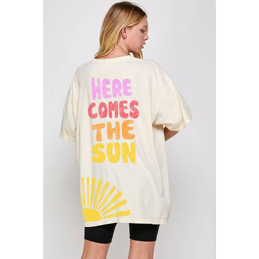 HERE COMES THE SUN GRAPHIC OVERSIZED TEE