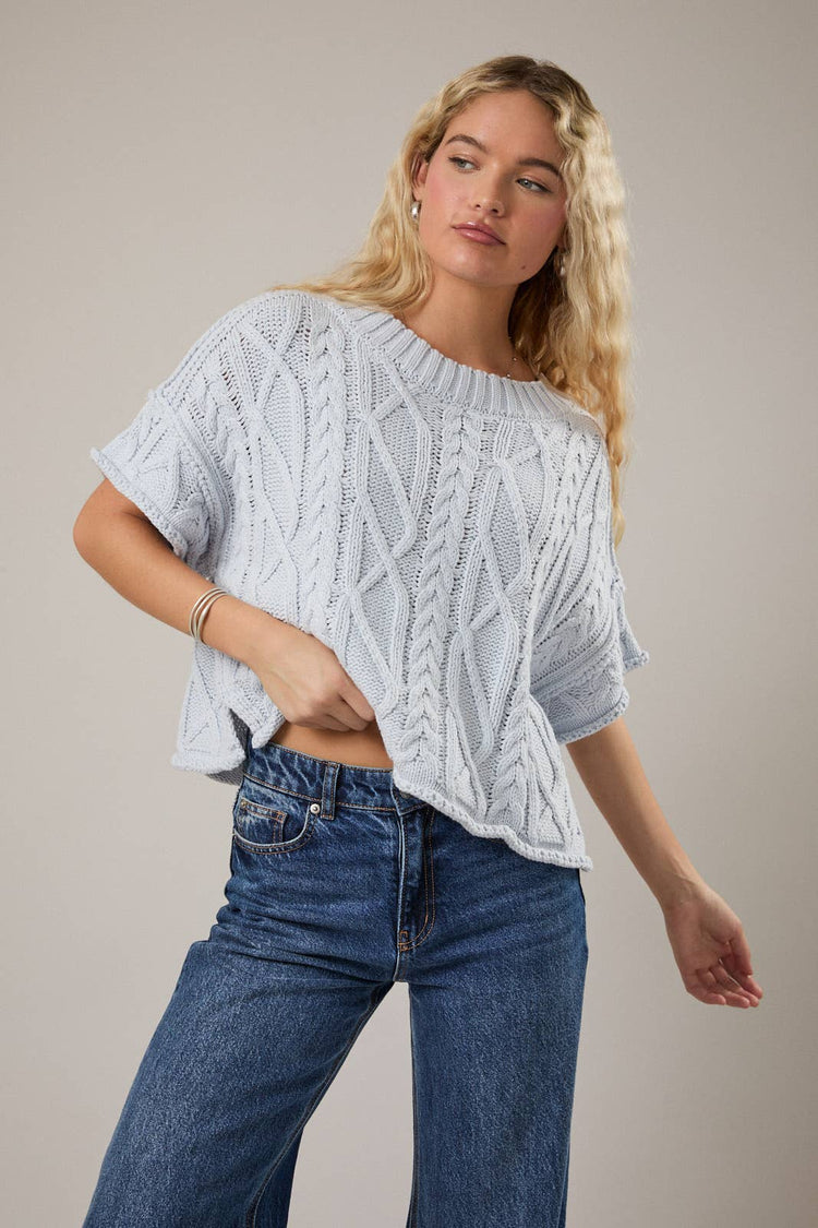 ROUND NECK SHORT SLEEVE KNIT SWEATER TOP