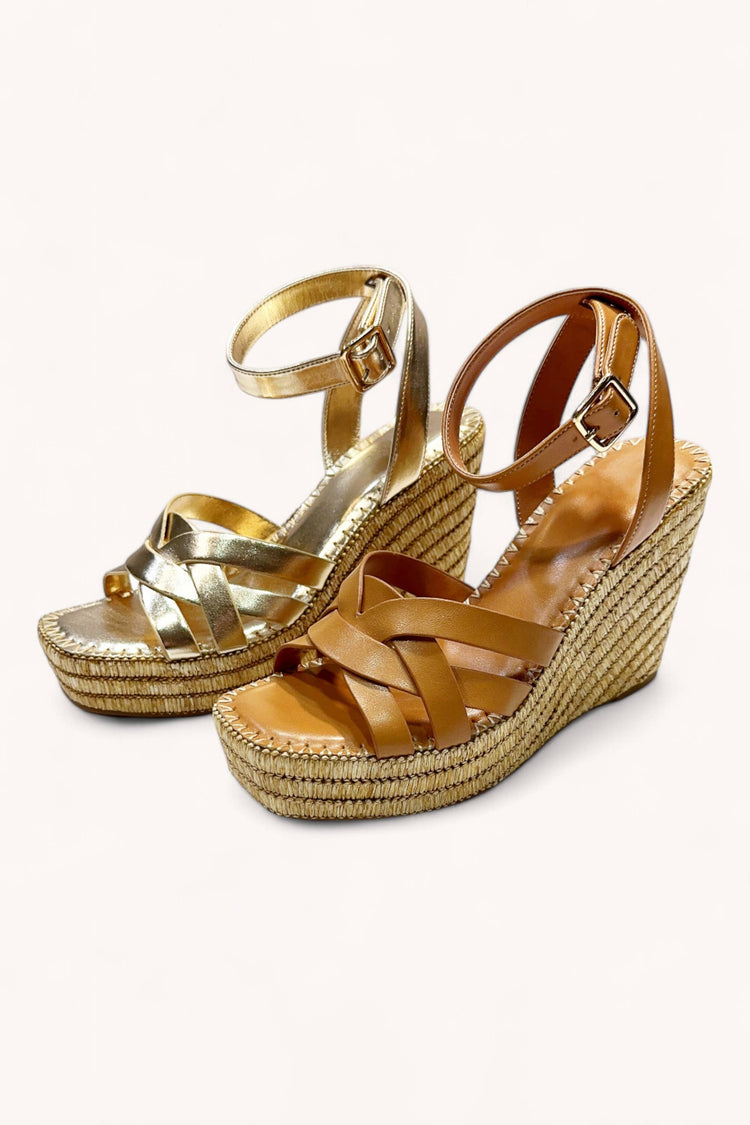 Attire Wedge