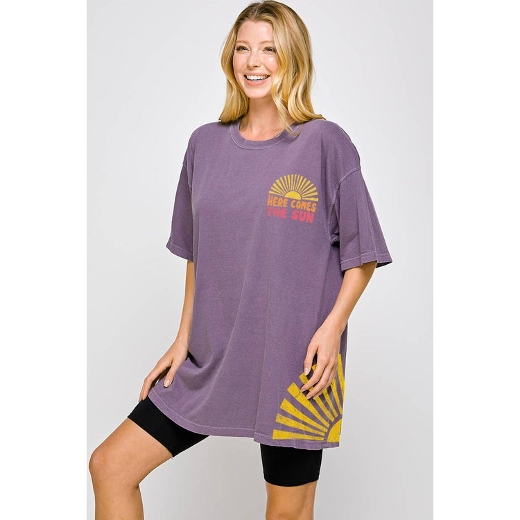 HERE COMES THE SUN GRAPHIC OVERSIZED TEE