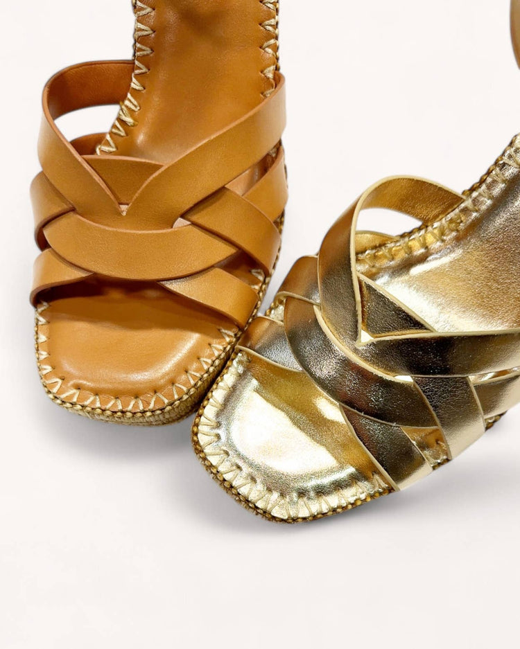 Attire Wedge