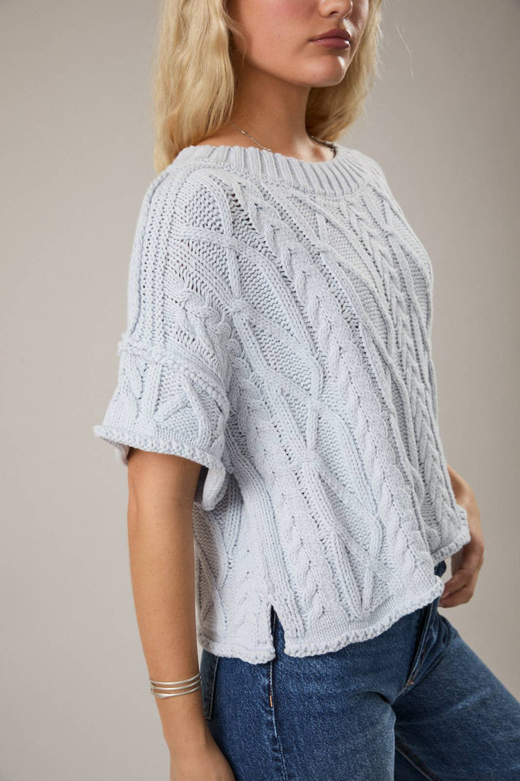 ROUND NECK SHORT SLEEVE KNIT SWEATER TOP