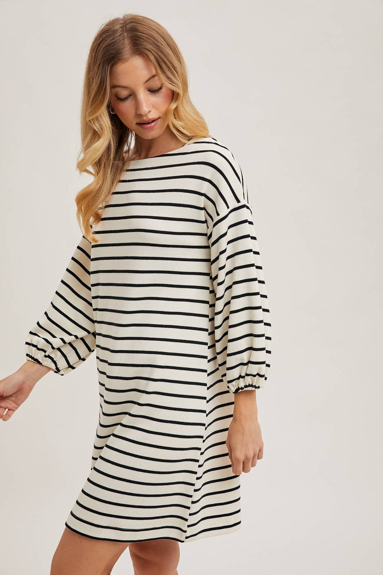 STRIPED 3/4 SLEEVED KNIT DRESS