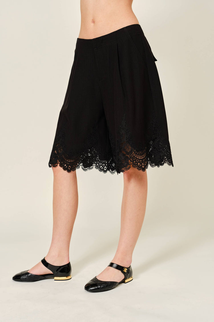 LACE HEMMING DETAIL CLASSIC LONG SHORTS