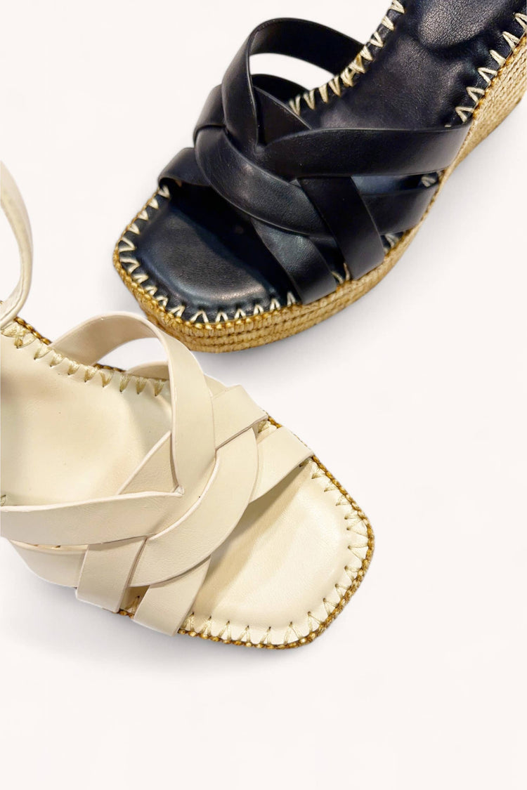 Attire Wedge