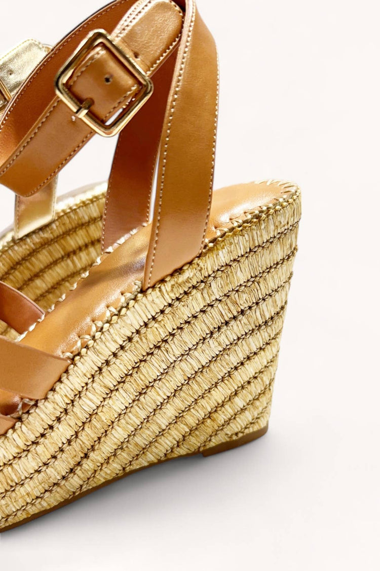 Attire Wedge