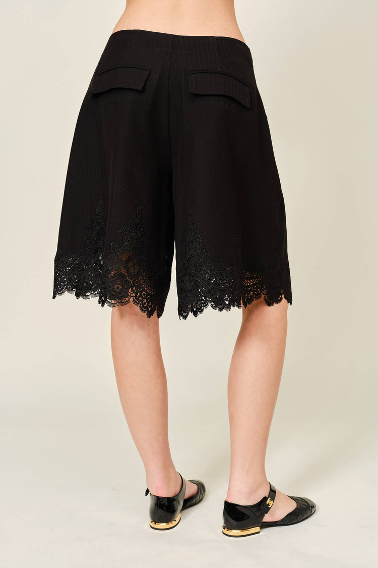 LACE HEMMING DETAIL CLASSIC LONG SHORTS