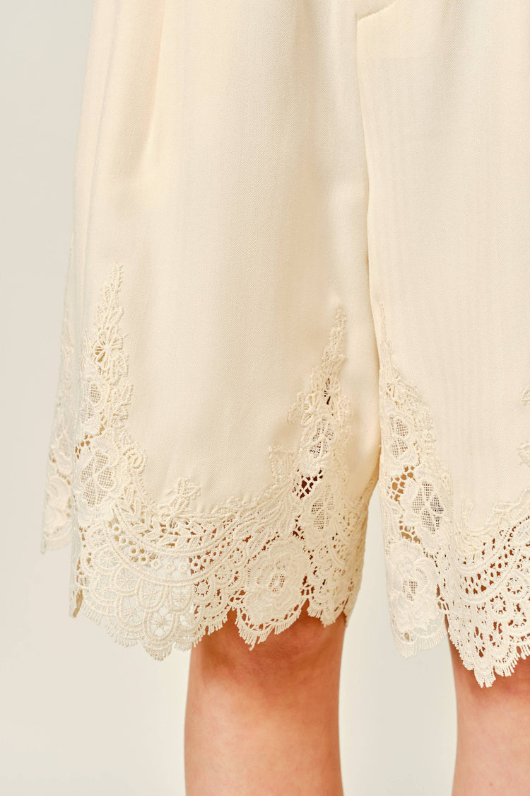 LACE HEMMING DETAIL CLASSIC LONG SHORTS