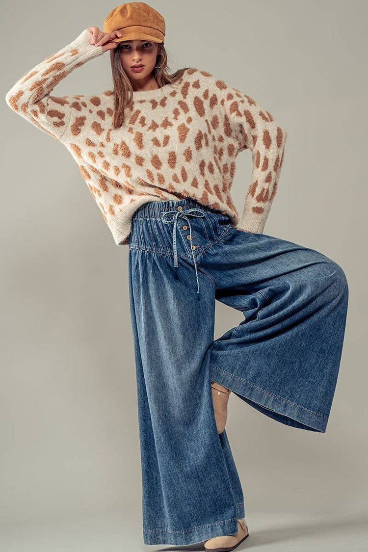 Pleated Wide-Leg Button Closure Pants