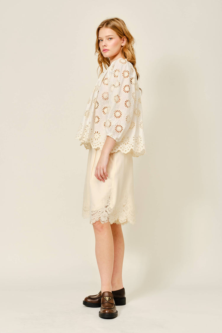 LACE HEMMING DETAIL CLASSIC LONG SHORTS