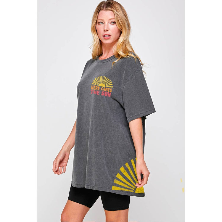 HERE COMES THE SUN  GRAPHIC  OVERSIZED TEE