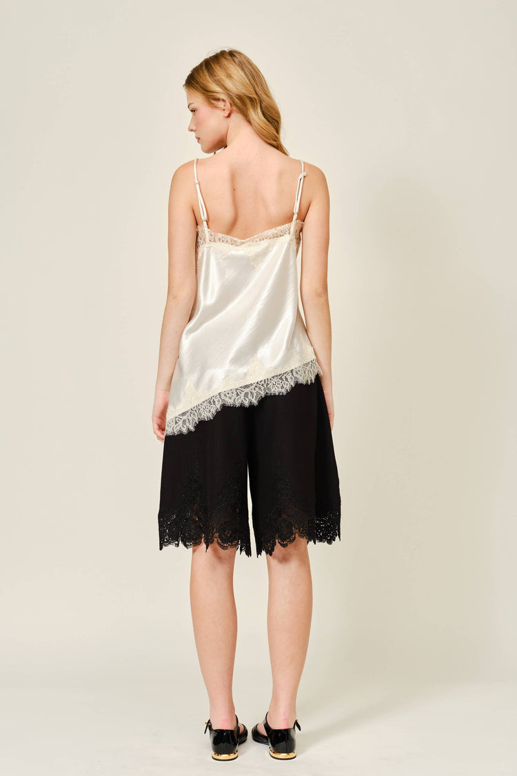 LACE HEMMING DETAIL CLASSIC LONG SHORTS