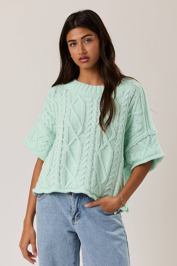 ROUND NECK SHORT SLEEVE KNIT SWEATER TOP