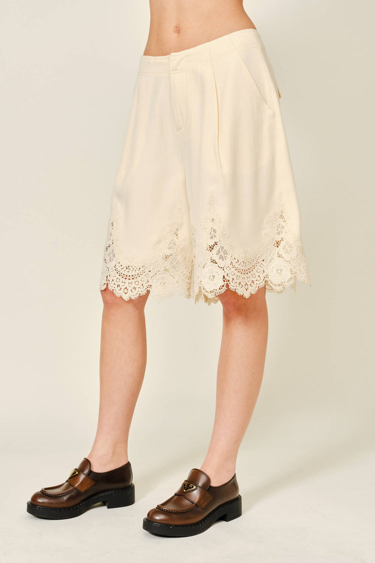 LACE HEMMING DETAIL CLASSIC LONG SHORTS