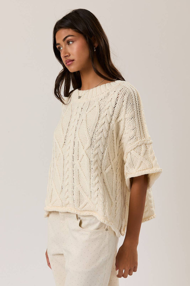 ROUND NECK SHORT SLEEVE KNIT SWEATER TOP