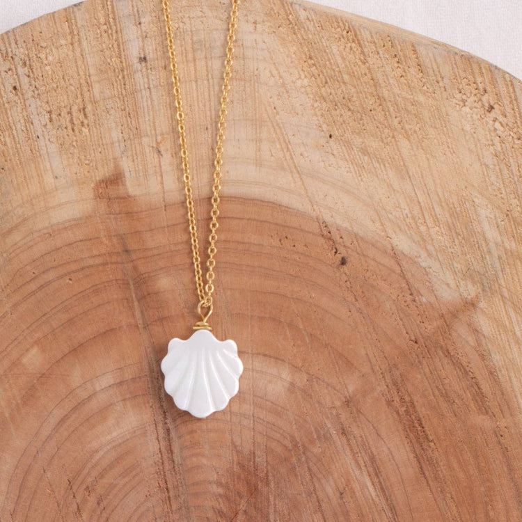 Etched Shell Pendant Necklace