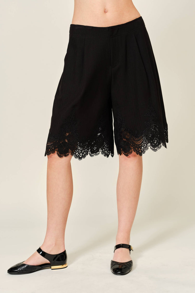 LACE HEMMING DETAIL CLASSIC LONG SHORTS