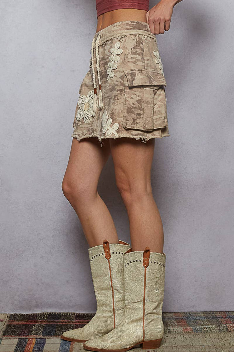 Camo printed exaggerated cargo pockets crochet mini skirt
